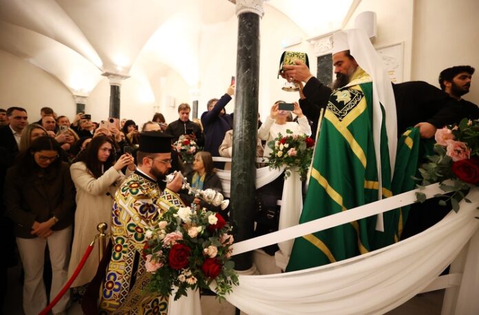 Българският патриарх Даниил отслужва възкресна вечерня с петохлебие в новия Българският патриарх Даниил отслужва възкресна вечерня с петохлебие в новия български храм „Свети Йоан Рилски“ в Лондон