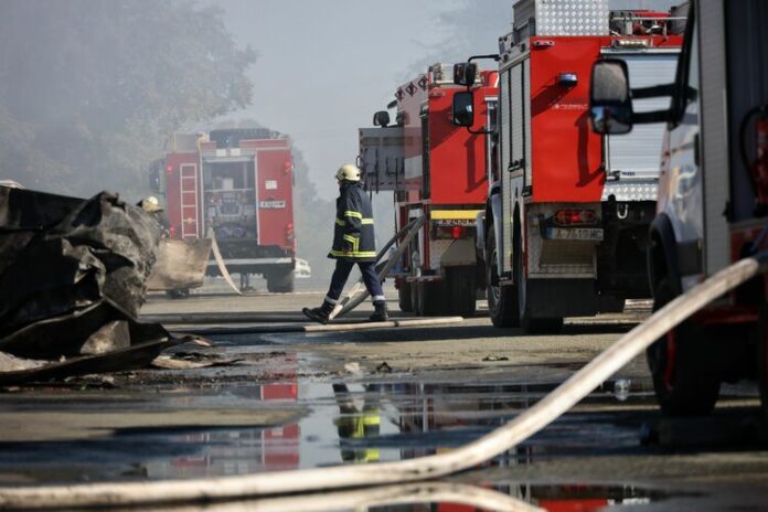Двама души са пострадали при пожари през изминалото денонощие