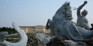 Дворецът Шьонбрун във Виена е отличен за най-добра европейска филмова локация