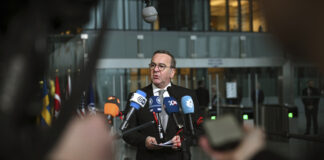 Германският министър на отбраната е "раздразнен" от дебата за изпращане на европейски миротворци в Украйна