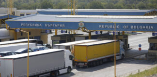 Интензивен е трафикът на изход на граничните пунктове "Капитан Андреево'' и "Лесово" за товарни автомобили