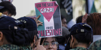 Израелски въздушен удар уби двама палестински полицаи в ивицата Газа, съобщи контролираното от "Хамас" вътрешно министерство