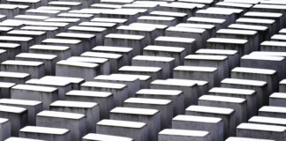 Мъж беше намушкан с нож при Мемориала на Холокоста в Берлин, съобщи полицията