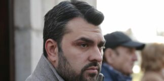 Моряците ни от кораба "Вежен" са свободни да слизат, решението да продължат да бъдат на него е тяхно, каза външният министър Георг Георгиев