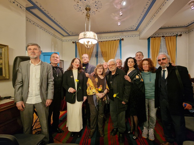 СподелиНаша основна цел е да представяме най значимото от съвременната литература