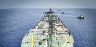 Натоварен руски петролен танкер е заседнал в Балтийско море