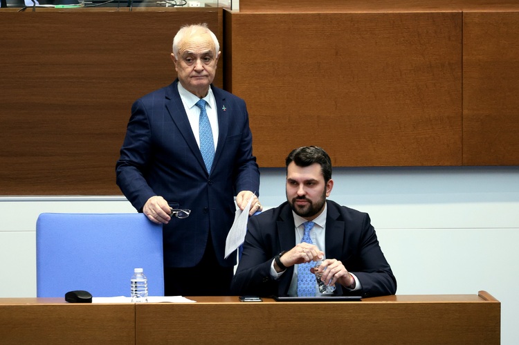 СподелиМинистърът на отбраната Атанас Запрянов заяви че България не е