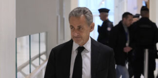 Никола Саркози стана първият бивш президент в историята на Франция с поставена електронна гривна за проследяване