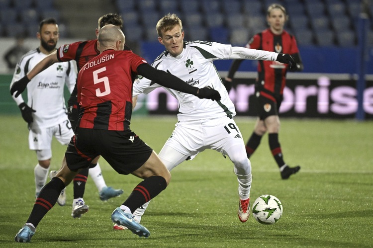 СподелиС попадение на нападателя Тете в петата минута от добавеното