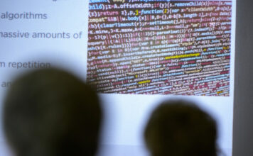 От супермаркетите до полицията: изкуственият интелект променя работните места в Нидерландия