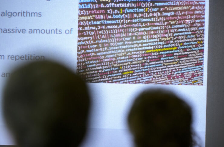 От супермаркетите до полицията: изкуственият интелект променя работните места в Нидерландия