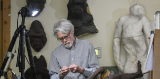 Петдесет години след откриването си австралопитекът Луси поема на първото си пътуване до Европа