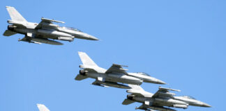 Полша задейства военни самолети, след като Русия нанесе въздушни удари по Западна Украйна