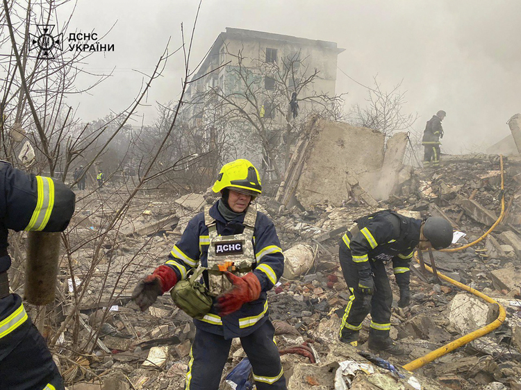 СподелиДнес Русия започна нова серия от атаки с ракети и