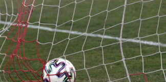 Разследват футболист на германския Аугсбург по случай от "сексуално естество"