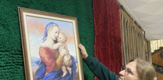 С изложба на ръкоделия от Хасково Регионална библиотека „Христо Смирненски“ посреща мартенските празници