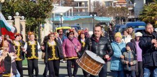 С вино и народни хора отбелязаха Трифон Зарезан в Свети Влас