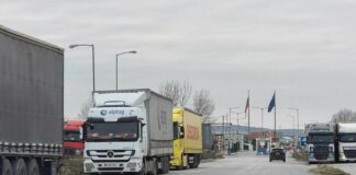 Силно интензивен е трафикът на изход на граничните пунктове "Капитан Андреево" и "Лесово" за товарни автомобили
