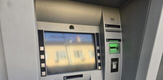 Средната такса за разкриване на сметка с дебитна карта в офис на банка у нас е 3,49 лева, сочат данните на БНБ