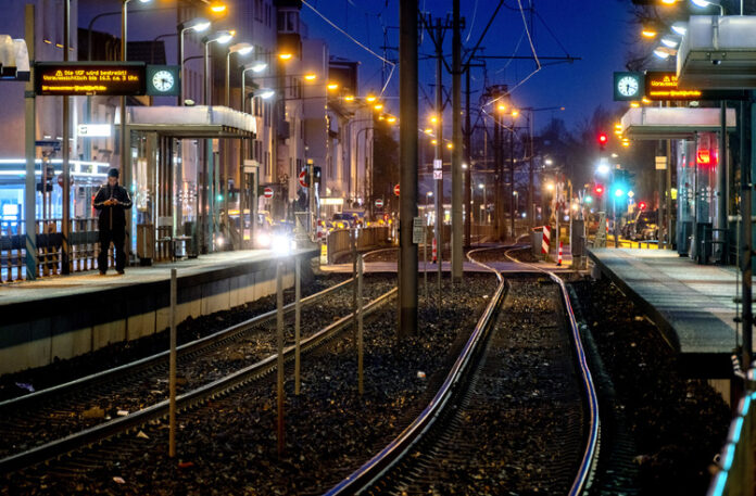 Стачка блокира частично обществения транспорт в редица градове в Германия, МВнР предупреждава за проблеми във Франкфурт, Висбаден и Касел