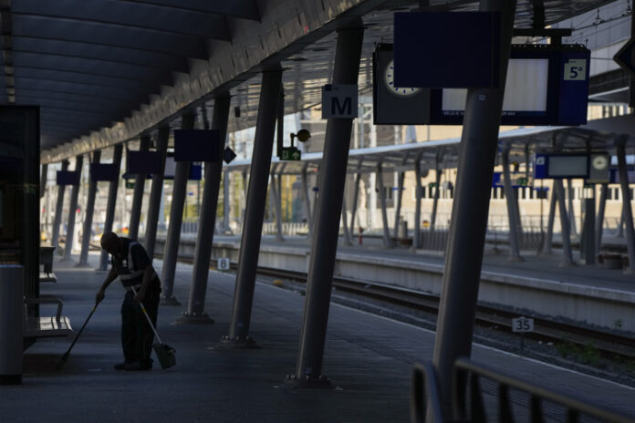 Стотици бездомни източноевропейски работници мигранти в Нидерландия, включително и от Стотици бездомни източноевропейски работници мигранти в Нидерландия, включително и от България, са се върнали у дома си