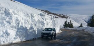 Свлачище затруднява движението през прохода Троян – Кърнаре, казаха от полицията в Пловдив