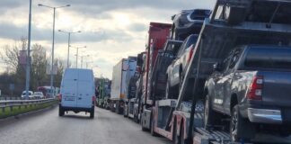 Трафикът е интензивен на изход за товарни автомобили на граничните пунктове "Капитан Андреево" и "Лесово"