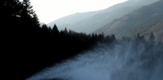 В планините е много заледено и студено