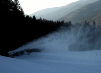 Времето остава студено В планините е много заледено и студено