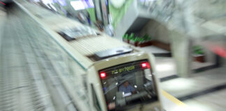 Заради слязъл пътник на релсите е спряно част от движението на метрото между станциите "Лъвов мост" и "Княгиня Мария Луиза"