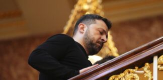 Украйна пред драматичен избор: Да изгуби достойнството си или ключов партньор Украинският президент Володимир Зеленски.