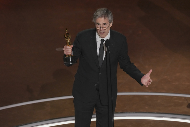 Режисьорът Валтер Салеш с наградата "Оскар" за най-добър международен филм. 