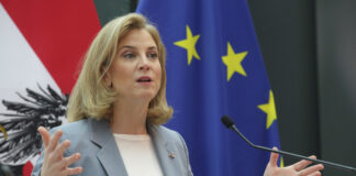 Австрийският външен министър Беате Майнъл-Райзингер се срещна в Киев с украинския си колега и с президента Зеленски