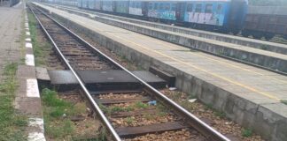 Бързият влак от Бургас до София престоява в гара Казанлък поради инцидент след неправомерно пресичане на железопътната линия