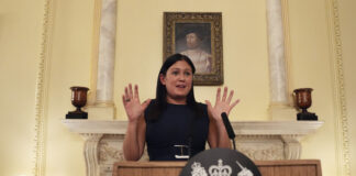 Британски министър призова Би Би Си да направи проверка на финансирането и превода на документален филм за Газа