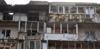 Повреден апартамент в Киев след нощна руска атака с дронове