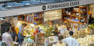 Френското синьо сирене "Рокфор" празнува 100 години наименование за произход с надежда да съживи продажбите