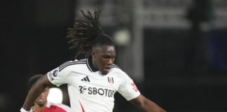 Фулъм осъди расистки и хомофобски обиди, насочени към защитника Баси