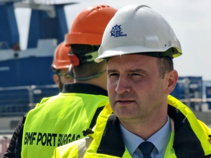 Газовите компресори в хранилище "Чирен" вече са поставени, съобщи министърът на енергетиката