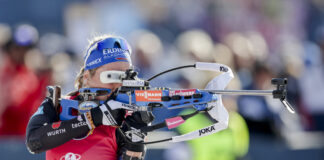 Германката Франциска Пройс спечели Световната купа по биатлон след падане на Лу Жанмоно метри преди финала на последния старт за сезона в Холменколен
