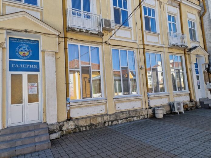 Художнички от Търговище подреждат изложба „Вдъхновения“ за Осми март