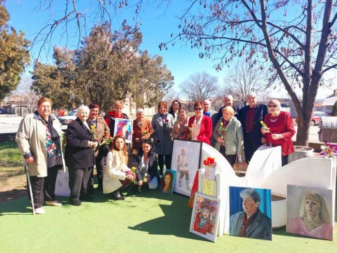 Изложба на открито, представяща нюансите на съвременната жена, организираха в Изложба на открито, представяща нюансите на съвременната жена, организираха в търговищкия квартал „Въбел“