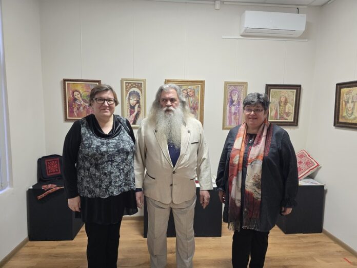 Изложба „Бродираните вълшебства“ на Галя Йошовска и Димка Дилкова е експонирана в Арт център 3 – Творителница О, Писменехъ! в Плевен