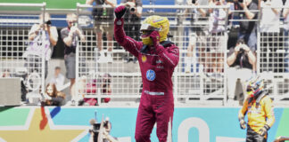 Люис Хамилтън записа първа победа като пилот на Ферари