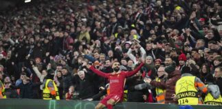 Мохамед Салах иска "отчайващо много" поне още един шампионски парад с феновете на Ливърпул, но този път с титлата от Висшата лига