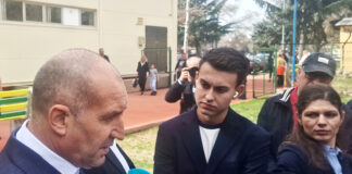 Най-тревожното е, че амнезията и цинизмът все повече завладяват върховете на българската политика, коментира президентът Румен Радев