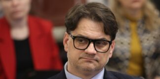 Нашите партньори в Париж не са ни сърдити, напротив, очакват ни, каза министърът на културата Мариан Бачев пред БНТ