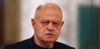 Нужна е бърза консолидация на лидерите на ЕС, която да осигури мощна подкрепа на Украйна, написа Атанас Атанасов