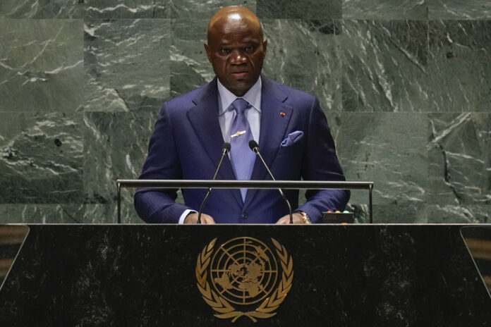 ОБЗОР
                                                                                                Лидерът на хунтата в Габон официално се кандидатира за президент за изборите на 12 април