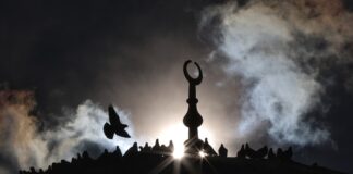 Обзор
                                                                                                Мюсюлманската общност в България посрещна Рамазан Байрам